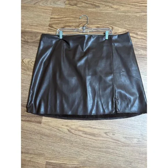 Old Navy Brown Faux Leather Mini Skirt 2X - Picture 3 of 5